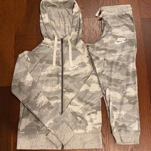 Nike Camo Print Set / Outfit